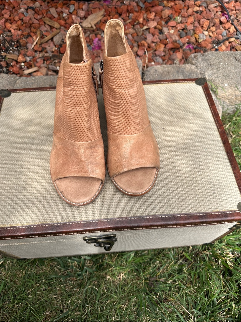 Söfft Women's Tan/blushy pink Open-Toe Ankle Booties